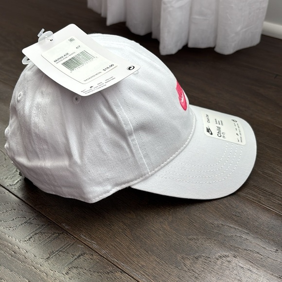 Nike Club/Baseball cap,velcro back, embroidered Nike swoosh logo,6 panel vented - Picture 6 of 11